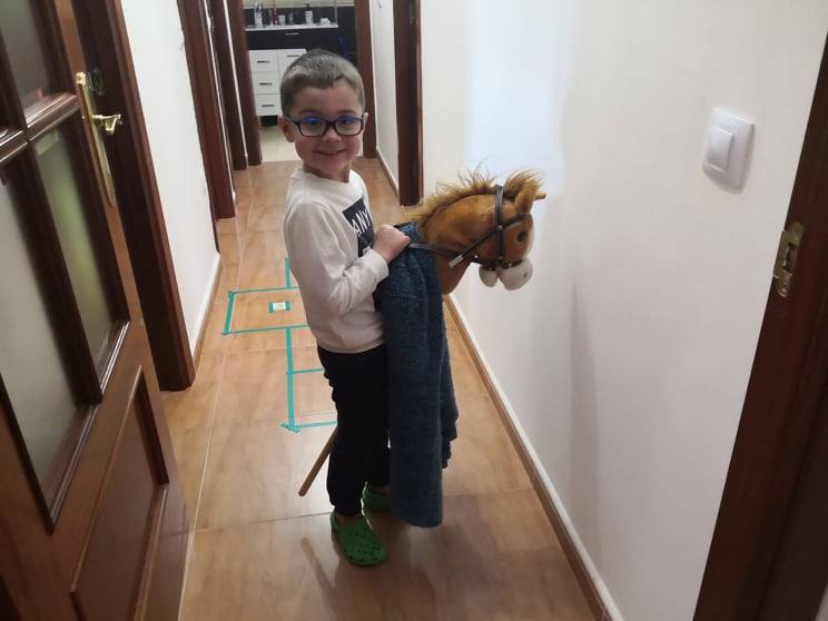 Fotos: Los vecinos de Arroyo celebran el Día de la Luz desde casa