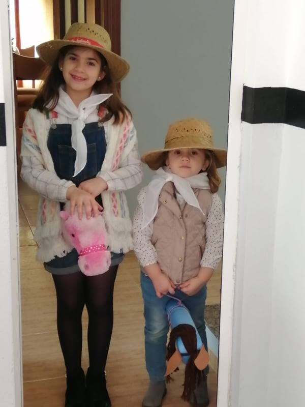 Fotos: Los vecinos de Arroyo celebran el Día de la Luz desde casa