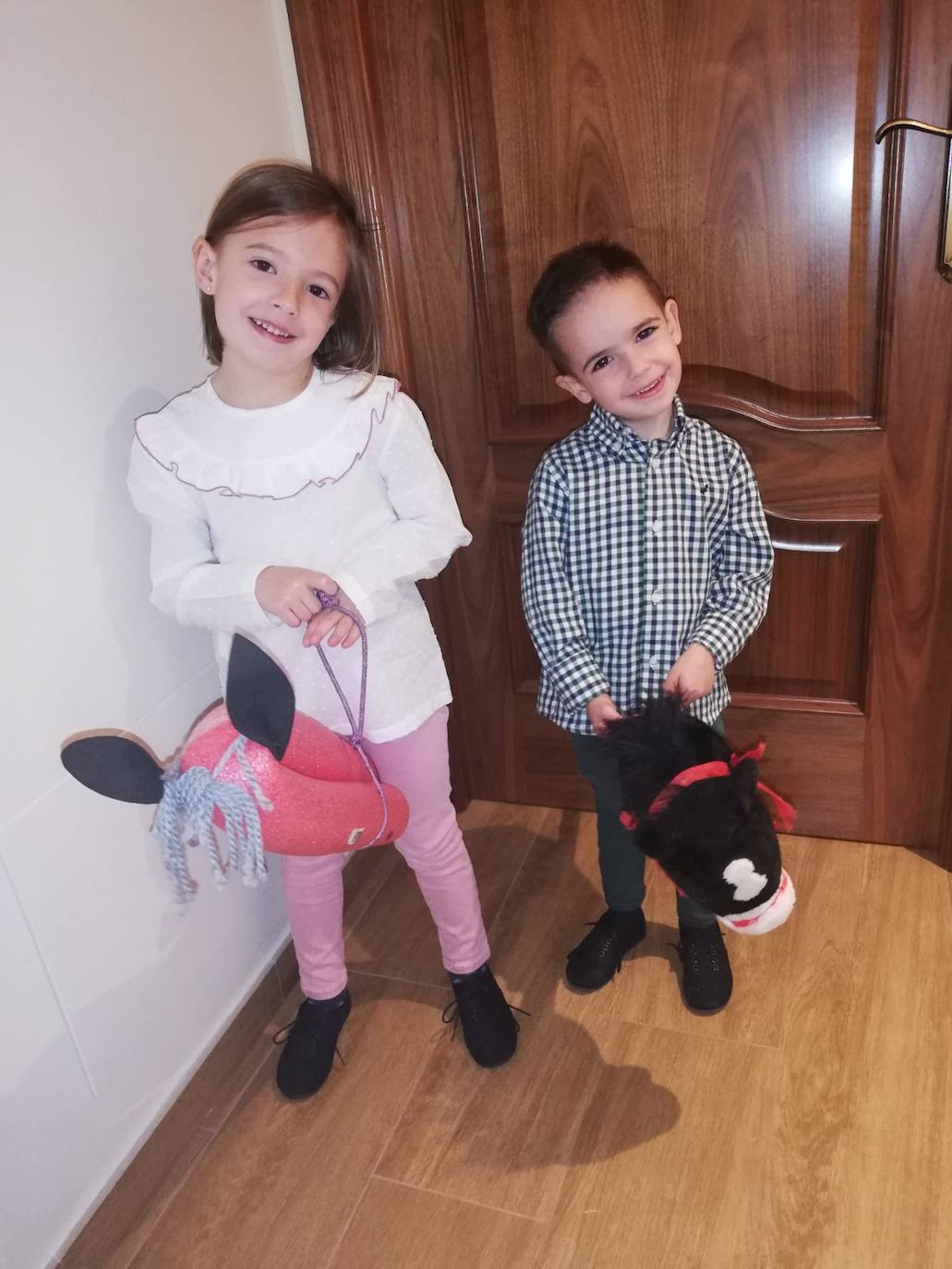 Fotos: Los vecinos de Arroyo celebran el Día de la Luz desde casa