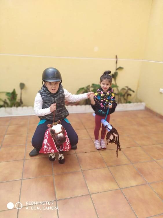 Fotos: Los vecinos de Arroyo celebran el Día de la Luz desde casa