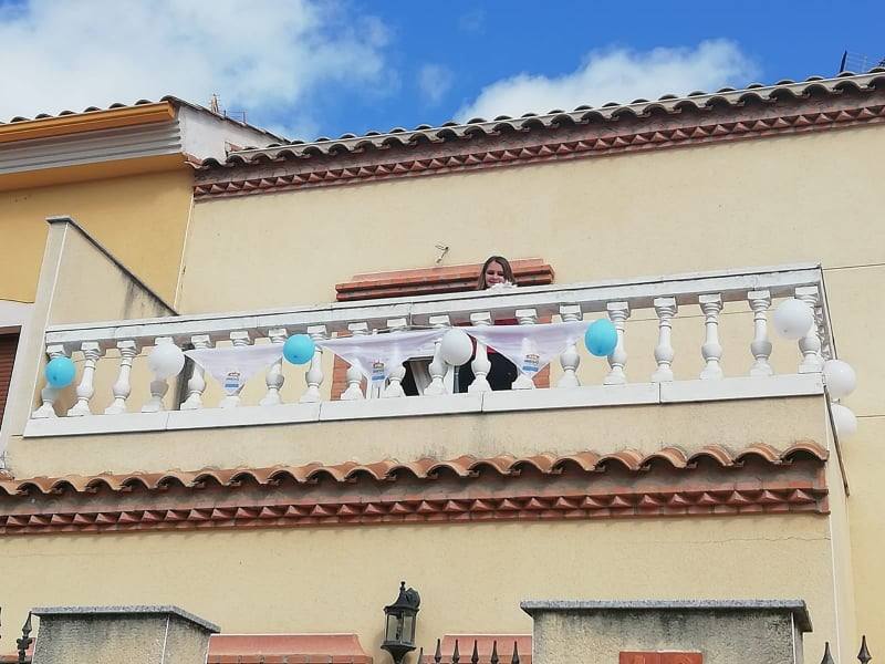 Fotos: Los vecinos de Arroyo celebran el Día de la Luz desde casa