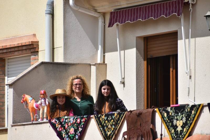 Fotos: Los vecinos de Arroyo celebran el Día de la Luz desde casa