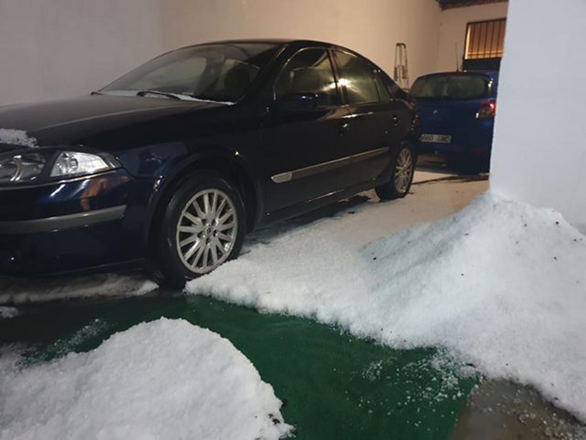 Fotos: La tormenta del domingo cubre de granizo diferentes localidades pacenses