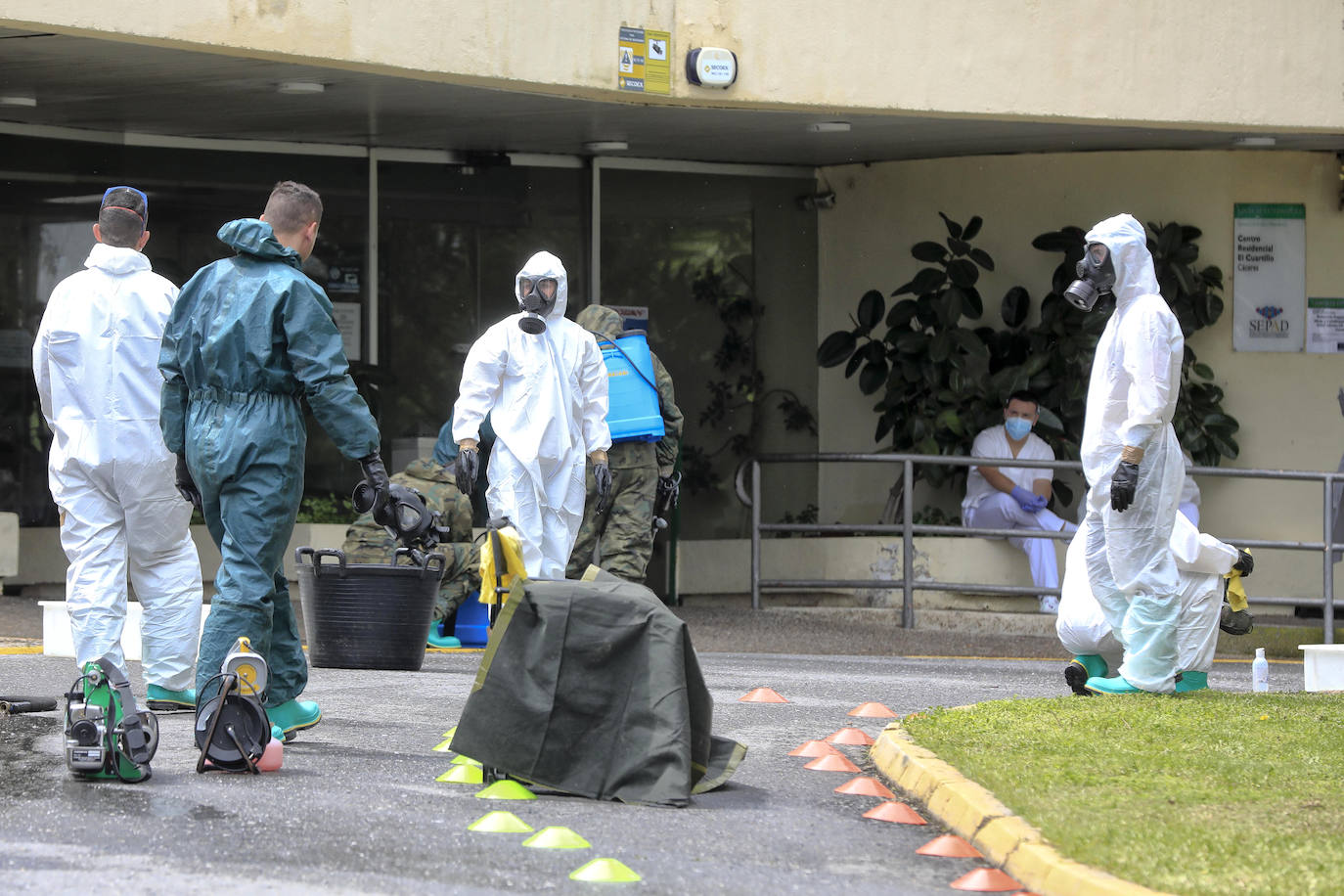 El Ejército vuelve a desinfectar la Residencia Asistida de Cáceres