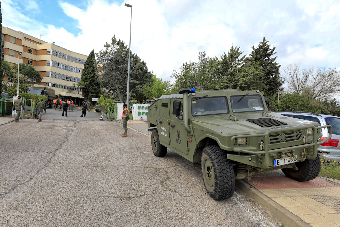 El Ejército vuelve a desinfectar la Residencia Asistida de Cáceres