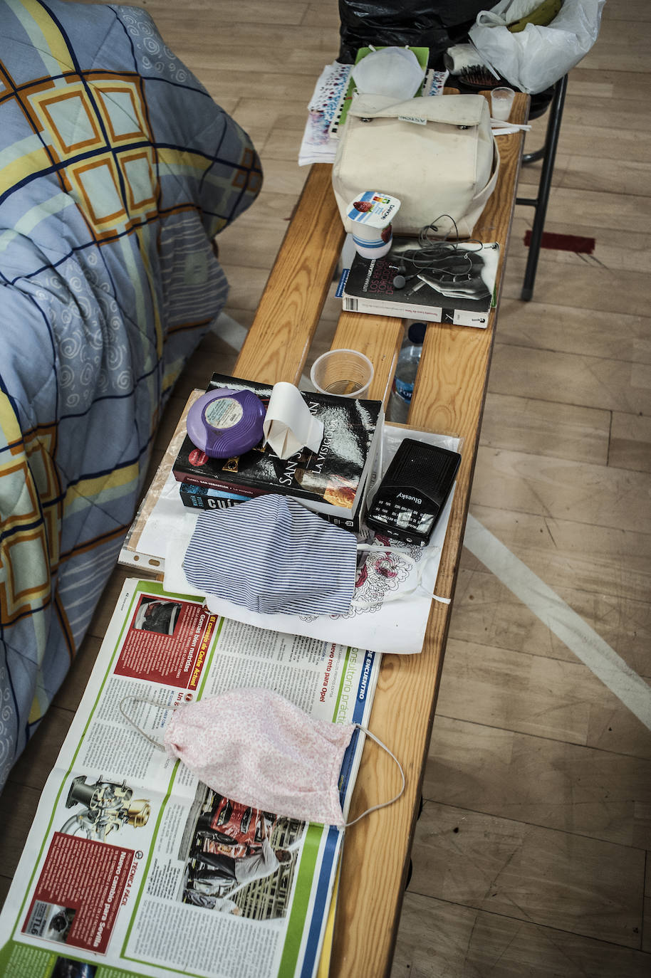 Fotos: Así viven 50personas en el polideportivo Las Palmeras en Badajoz