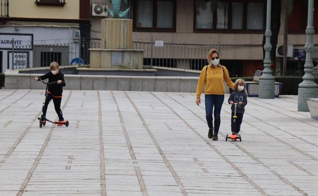 Algunos niños salieron con mascarillas en Villanueva de la Serena