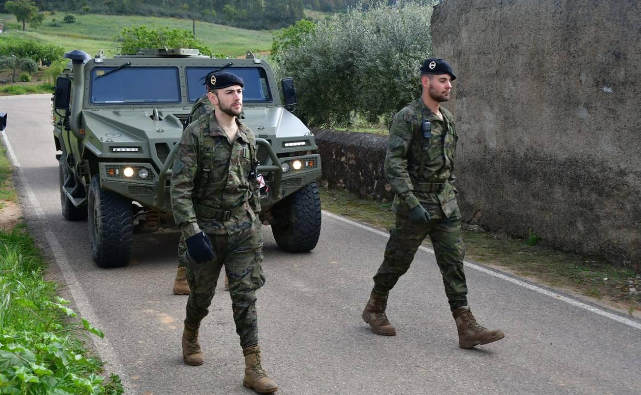 La Brigada Extremadura XI descontamina la residencia de Santiago de Alcántara