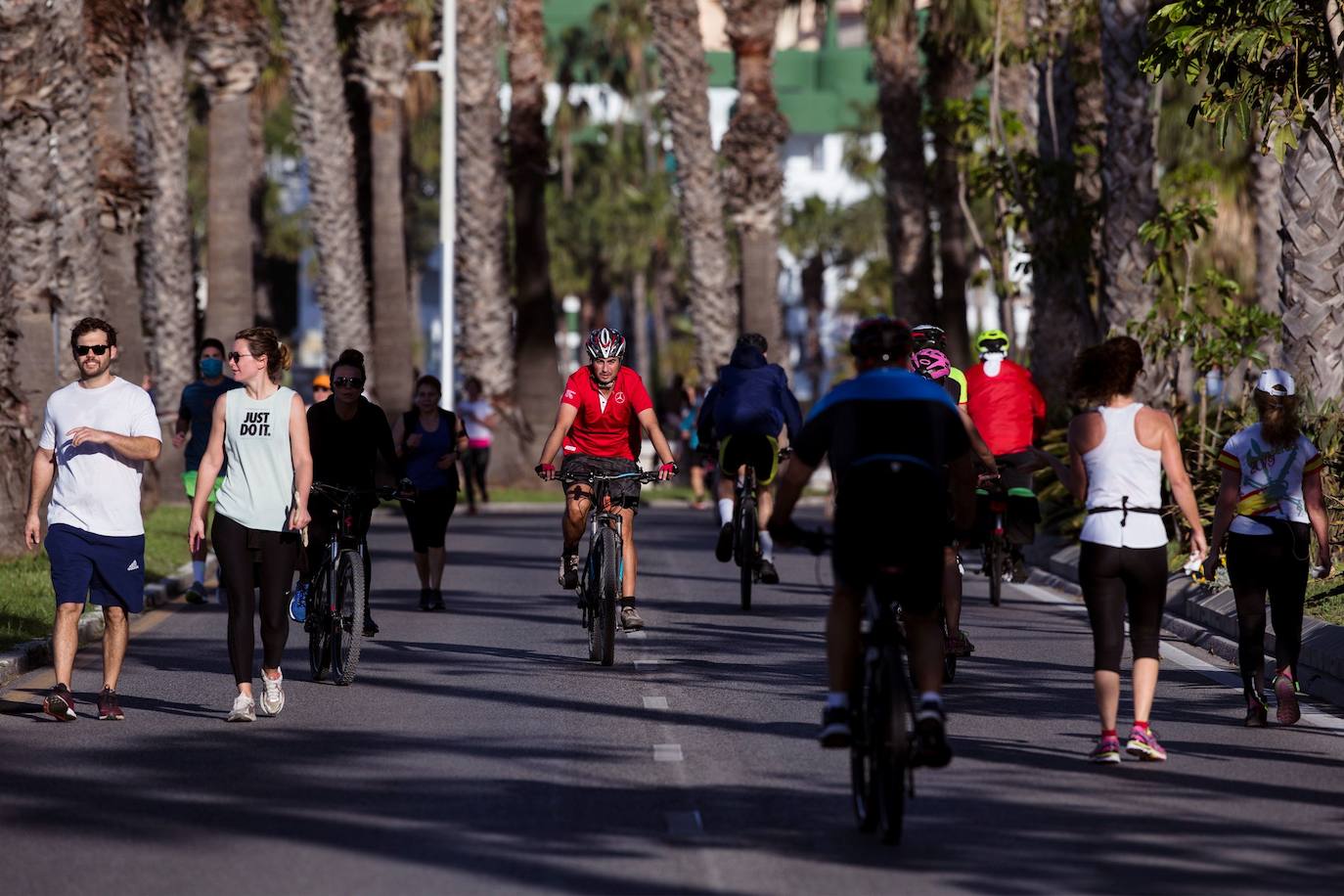 La mañana soleada ha acompañado a los primeros deportistas en Málaga. 