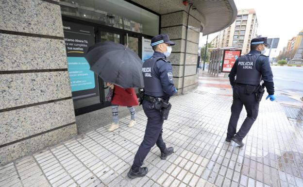 La Policía Local de Cáceres tramita 15 sanciones a padres por incumplir horario y distancias 