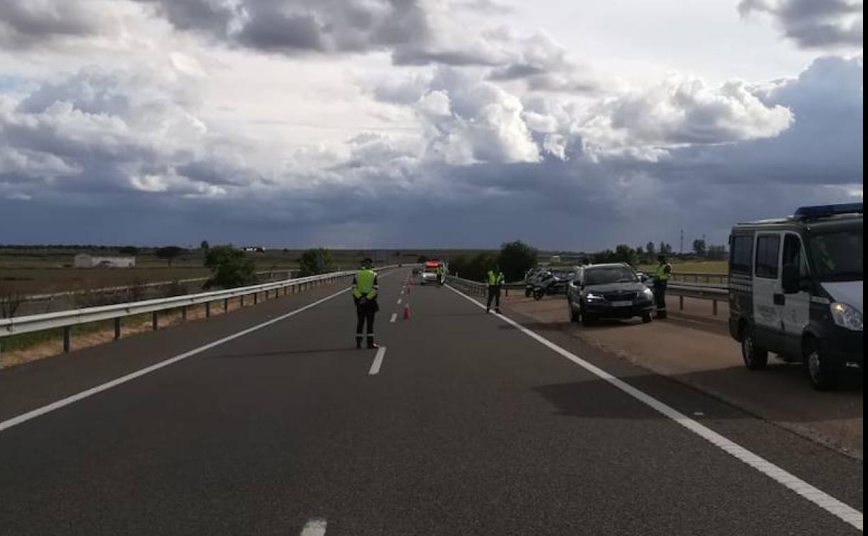 Control de la Guardia Civil de Tráfico en el primer día de la fase 1. 