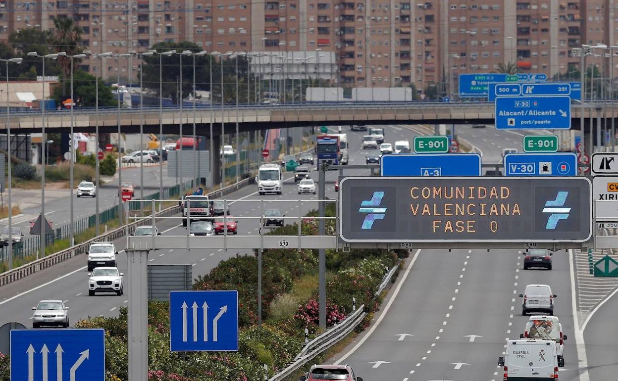 Tráfico de entrada a Valencia por la A-3.