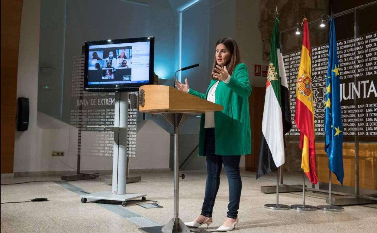 Isabel Gil Rosiña, consejera de Igualdad y portavoz de la Junta de Extremadura.