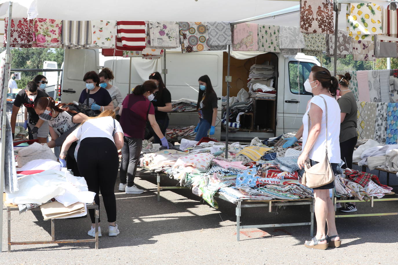 Fotos: Vuelve el mercadillo de Mérida