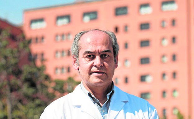 Benito Almirante, jefe de Enfermedades Infecciosas del hospital Valle d'Hebrón de Barcelona.