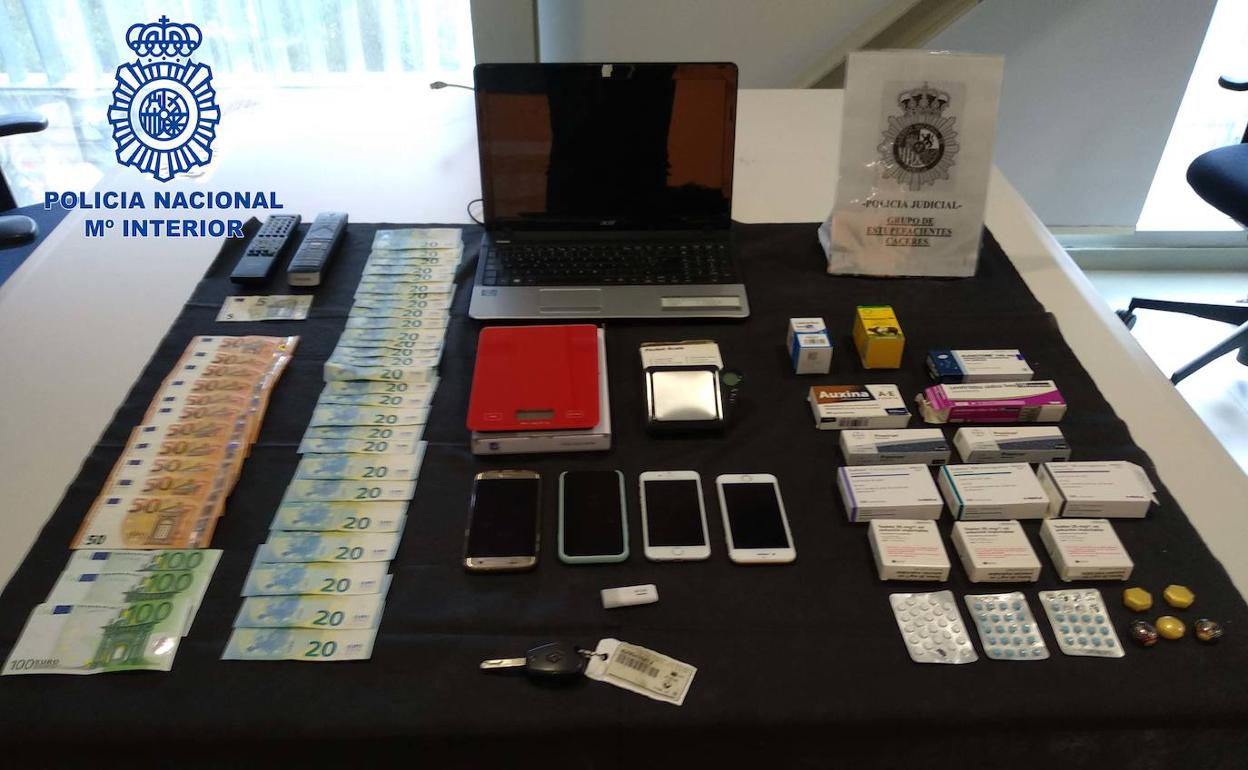 Algunos de los objetos requisados