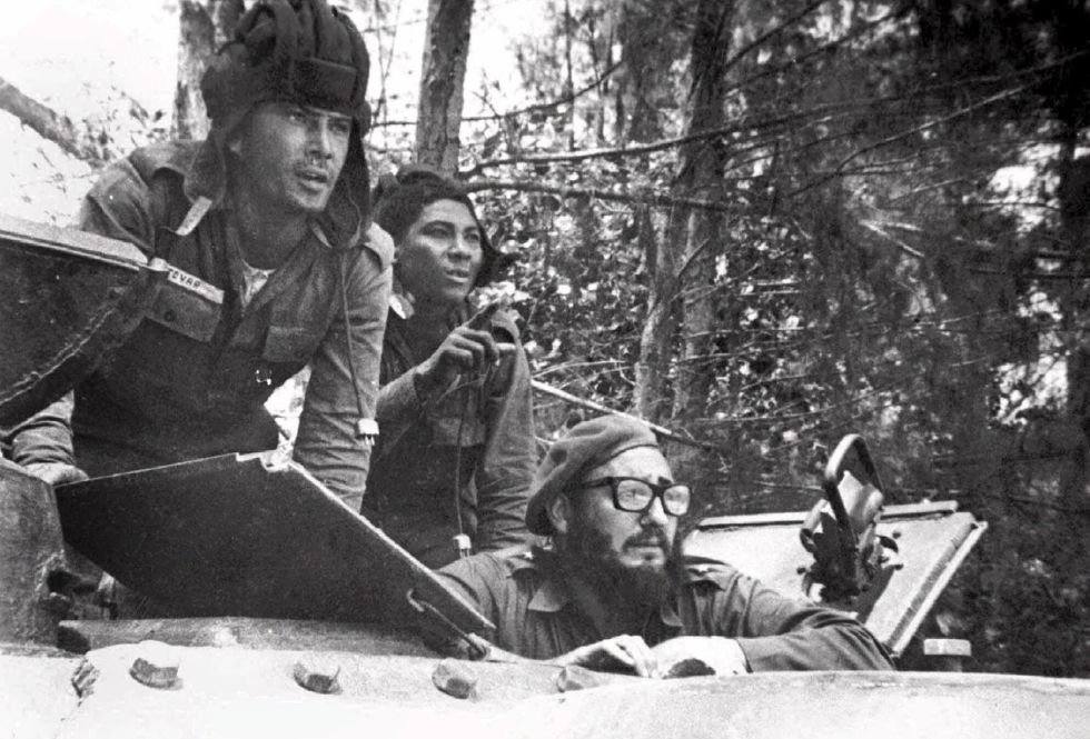 Fidel Castro en un tanque en la batalla de Playa Girón.
