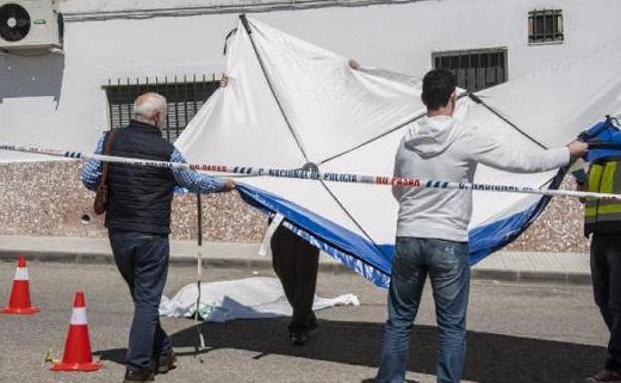 El tiroteo se propdujo a la altura del número 45 de la calle Federico García Lorca. 