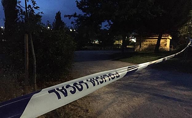 Precinto de la Policía Local en el lugar de los hechos. 