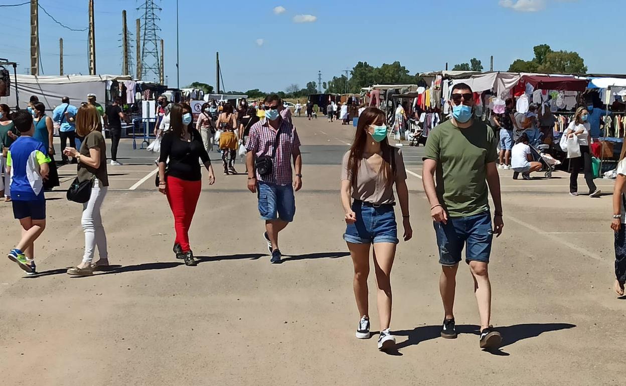Había ganas de volver al mercadillo de Badajoz Hoy