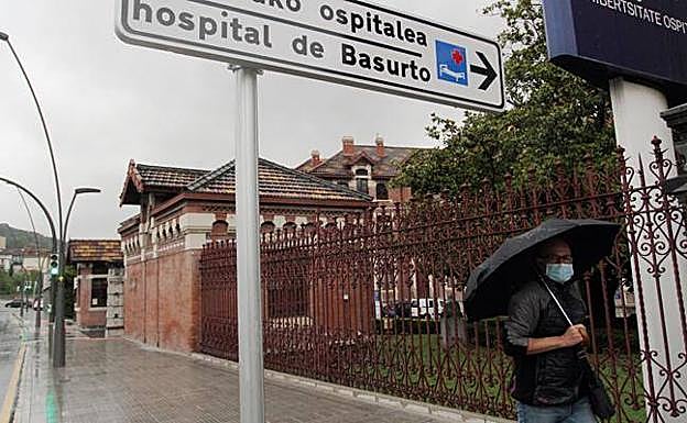 Entrada al hospital de Basurto.