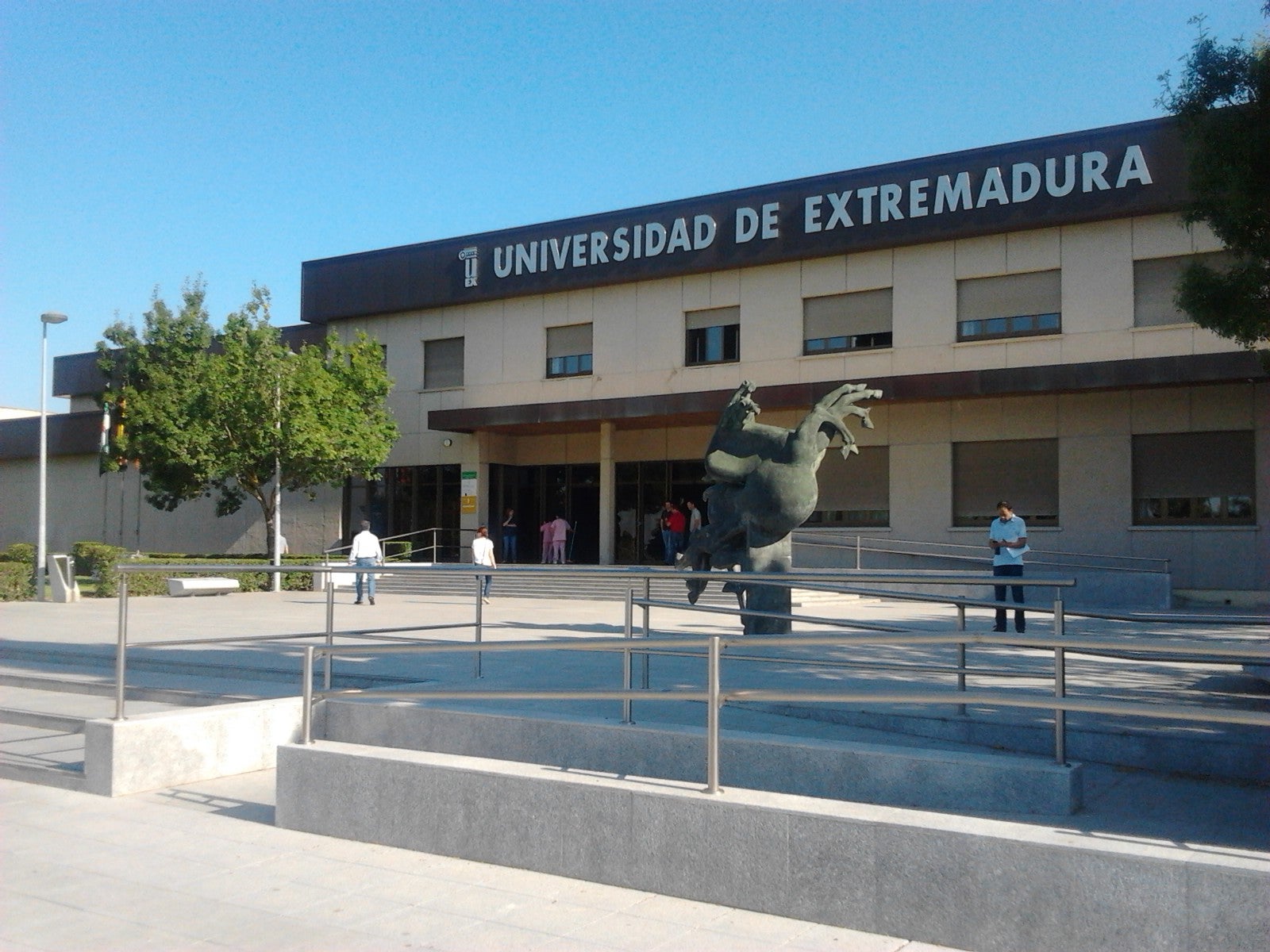 El 97,75% del personal de la UEx ratifica el nuevo convenio colectivo