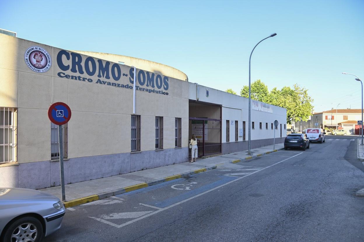 Imagen de la fachada del centro de día de la barriada de Llera. 