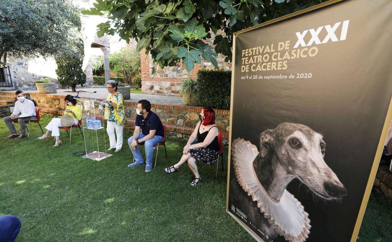 Autoridades en la presentación de la programación del Festival de Teatro Clásico de Cáceres, ayer.
