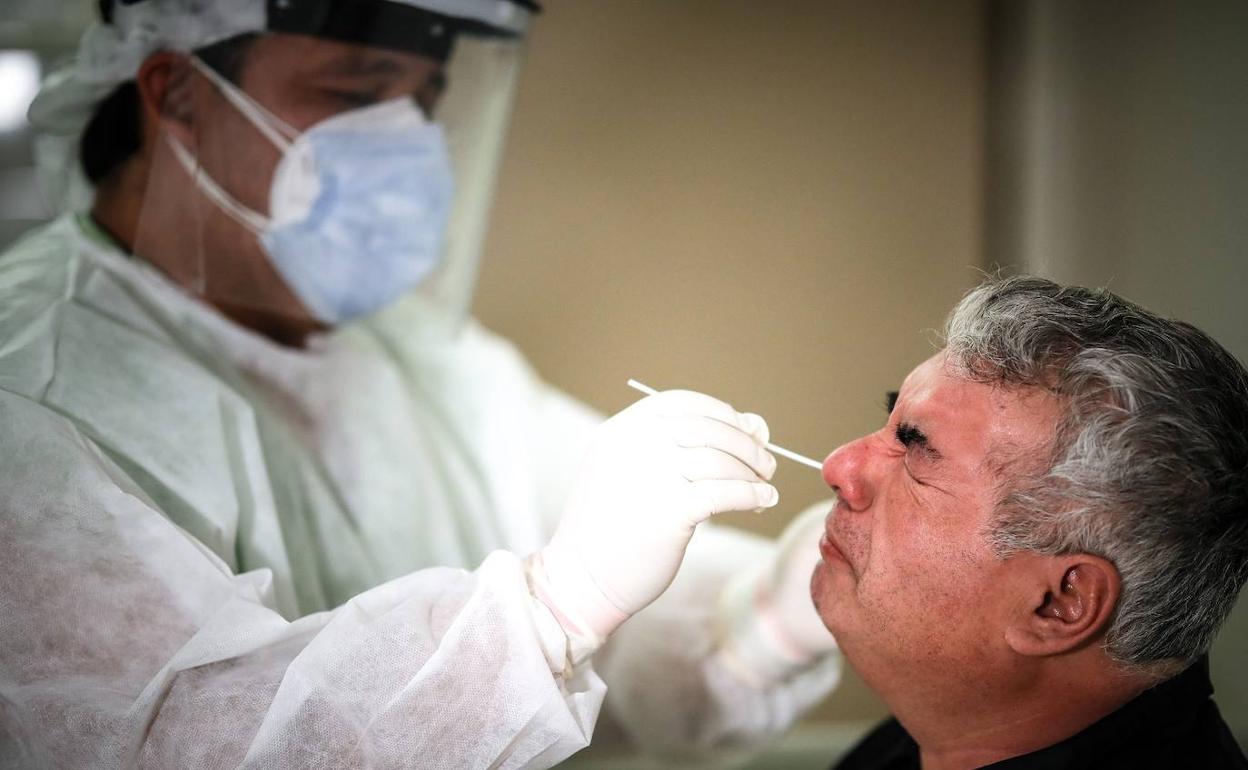 Los casos de covid en la familia de Badajoz son declarados brote y ya son tres focos en esta zona