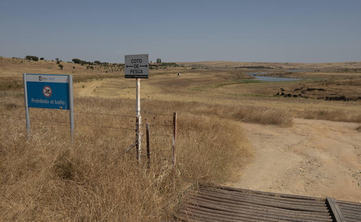 Pantano del Guadiloba, que abastece a Cáceres y que apenas supera el 30 por ciento. 