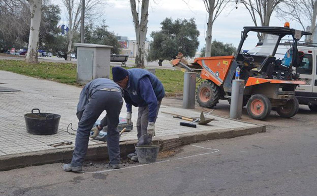Los fondos del Aepsa permitirán contratar en Plasencia a 127 peones y 13 oficiales para obras