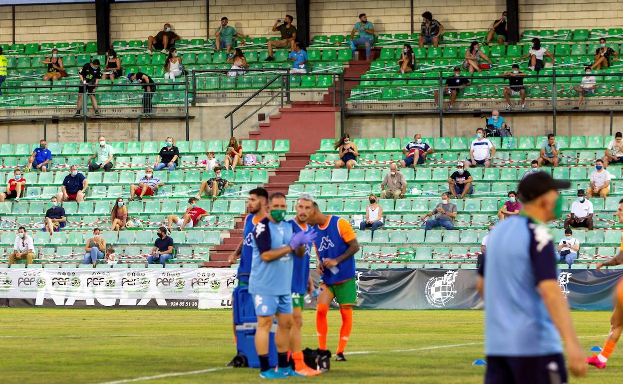 Los aficionados han regresado a las gradas del estadio Romano.