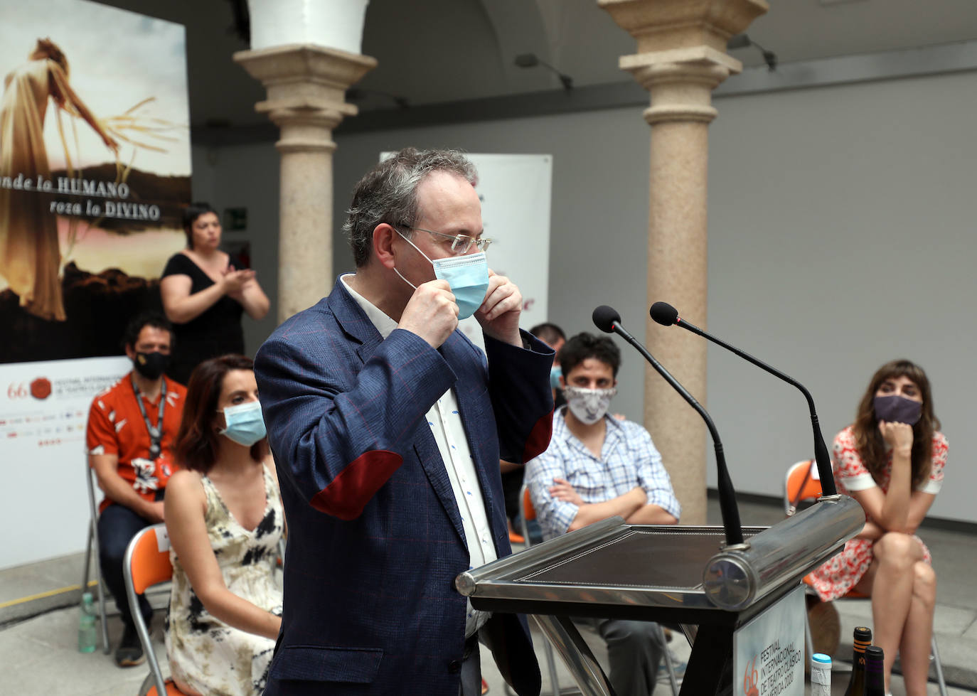 Fotos: Una Antígona con dilemas contemporáneos abre el Festival de Mérida