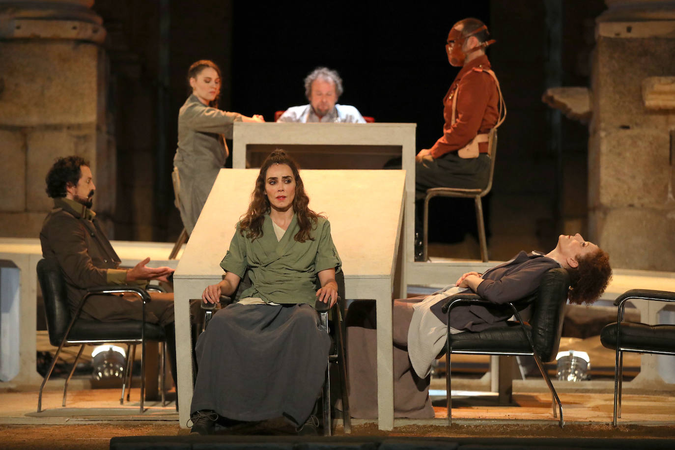 El montaje del mexicano David Gaitán busca actualizar al máximo la tragedia griega a lo largo de una hora y cuarenta y cinco minutos de duración