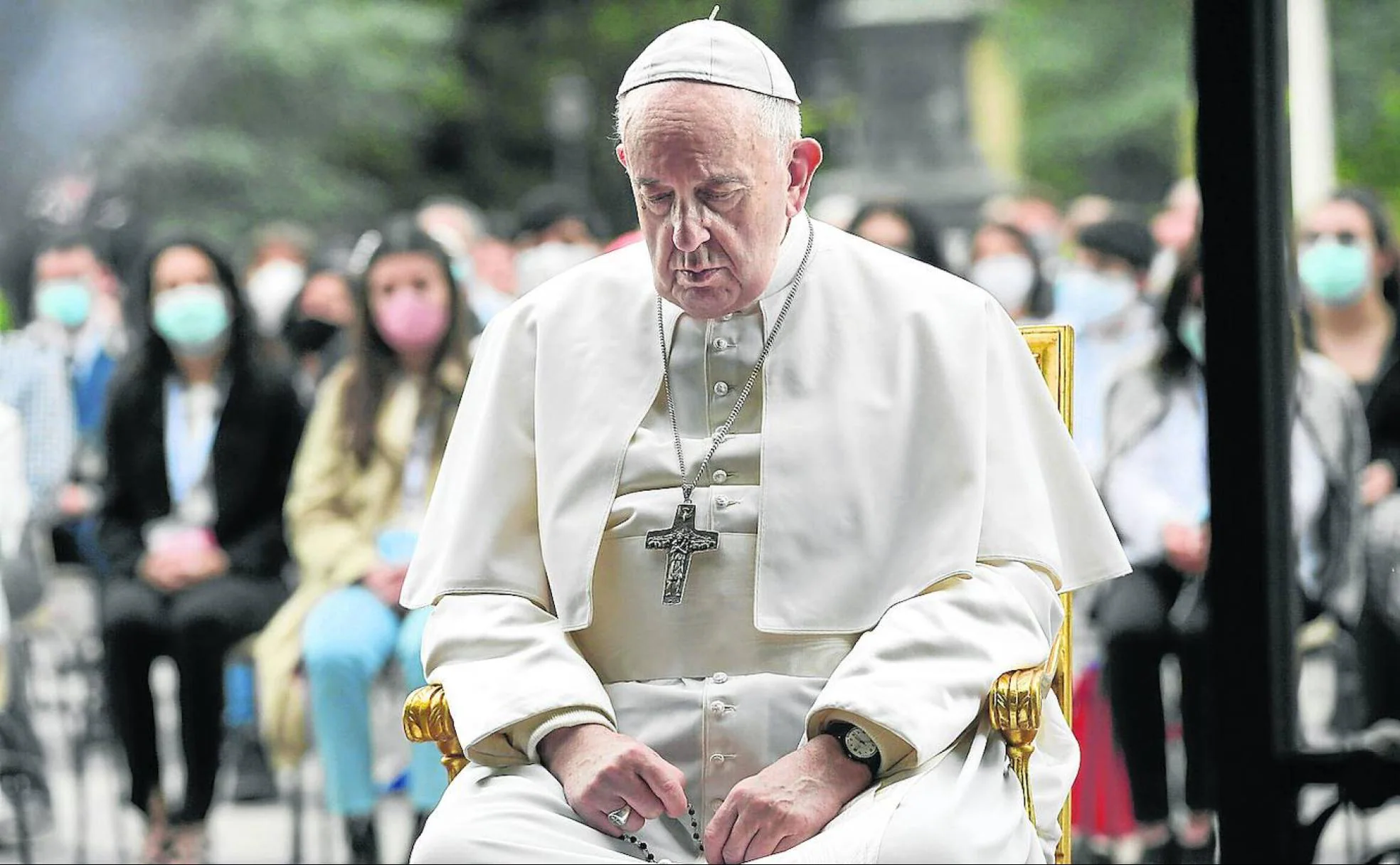 Oración en los jardines del Vaticano el pasado mayo.