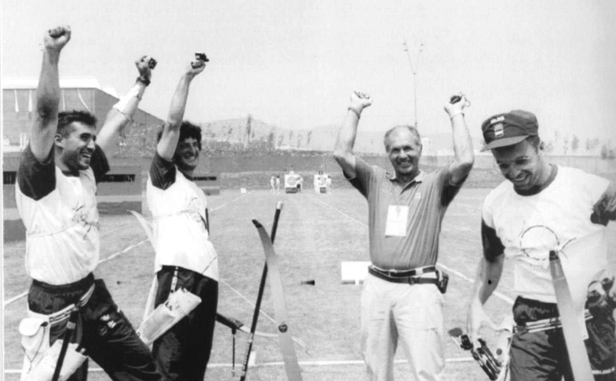 Olimpiada del 92. Holgado, a la izquierda, celebra el oro