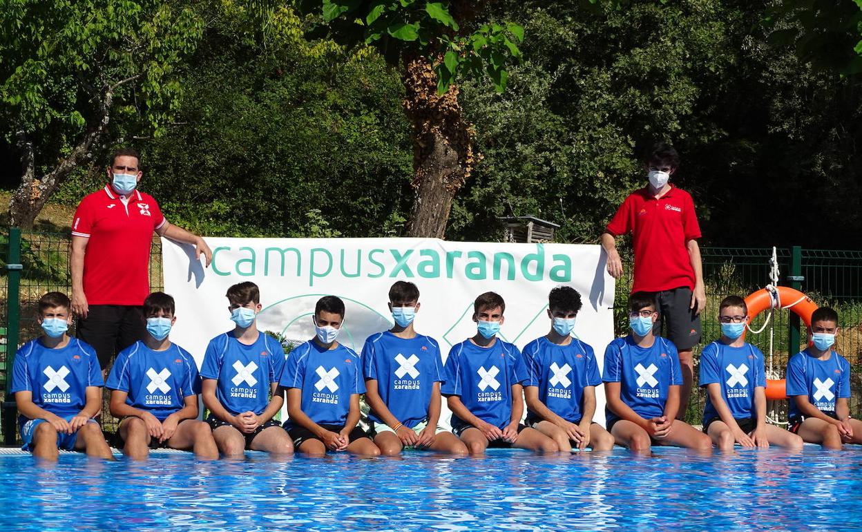 La piscina del V Centenario, perfecta para disfrutar, con Piti Hurtado a la izquierda. 