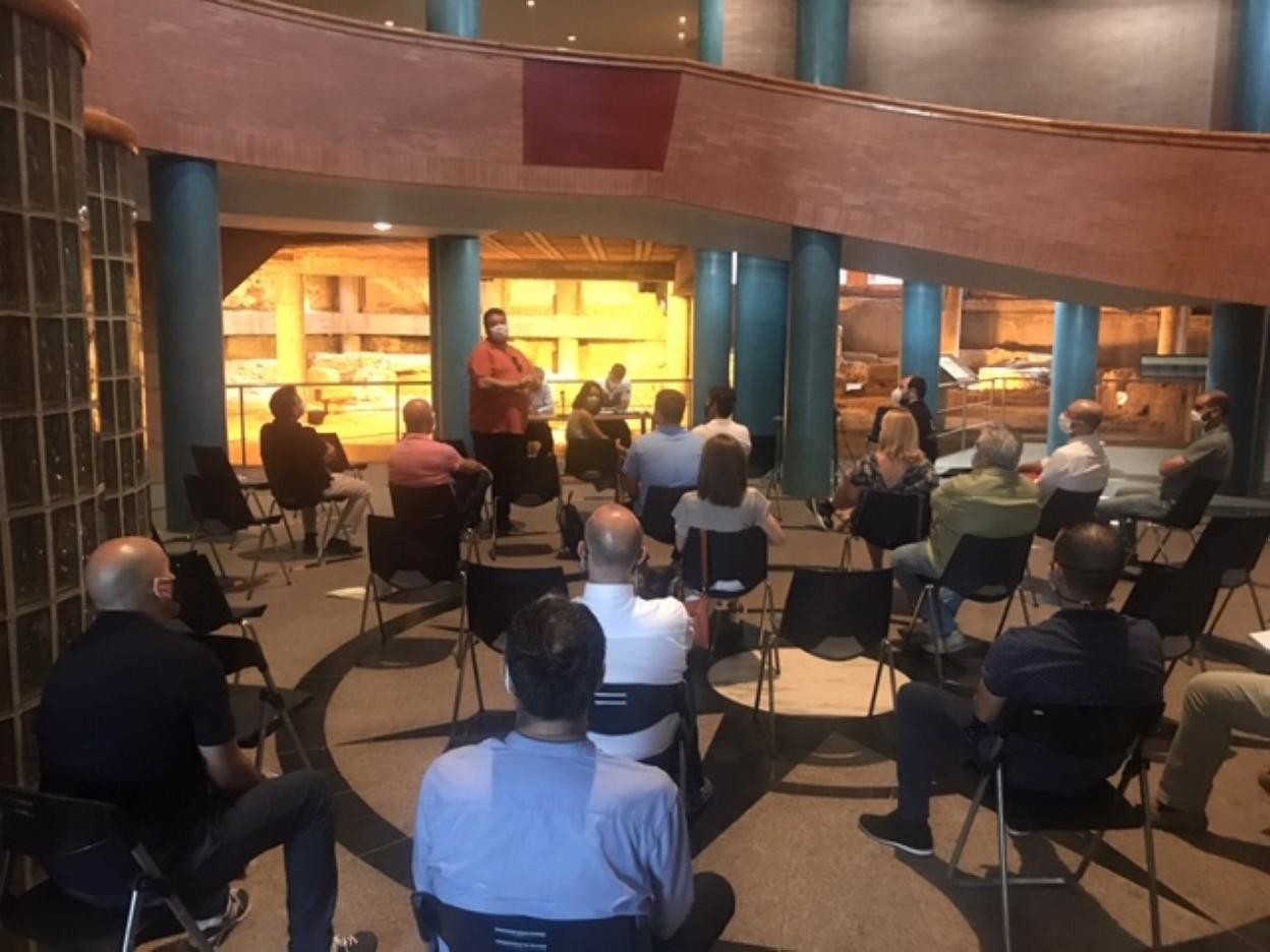 Una de la reuniones de la asociación en el centro cultural Alcazaba. 