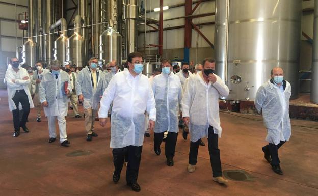 Visita a las instalaciones del grupo cooperativo Viñaoliva en Almendralejo.