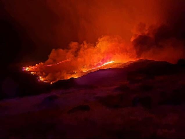 Las llamas, que comenzaron anoche, afectan a la Sierra de Tormantos y a los términos municipales de Garganta la Olla, Aldeanueva de la Vera y Cabezuela del Valle