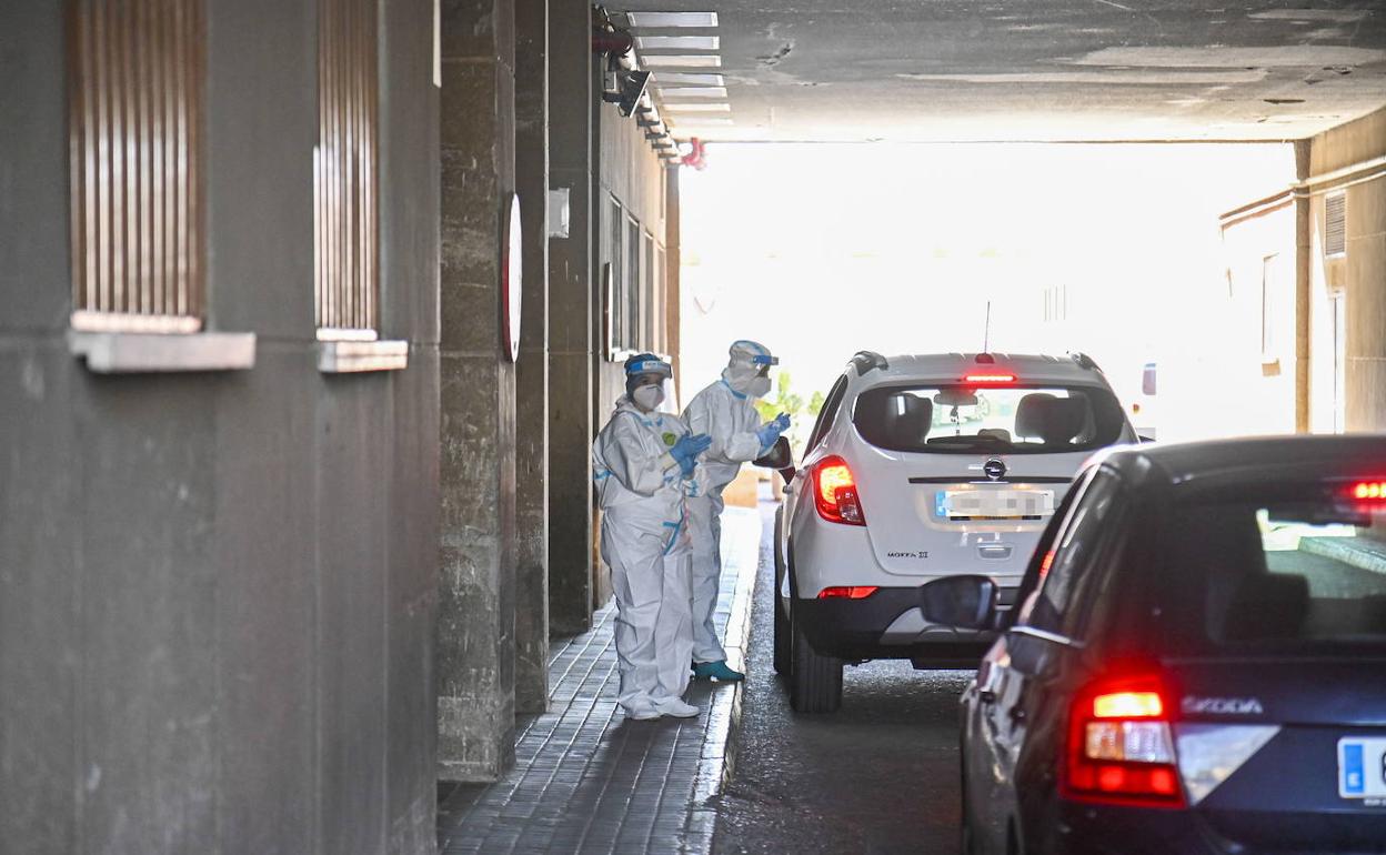 Pruebas PCR en el Universitario de Badajoz. 