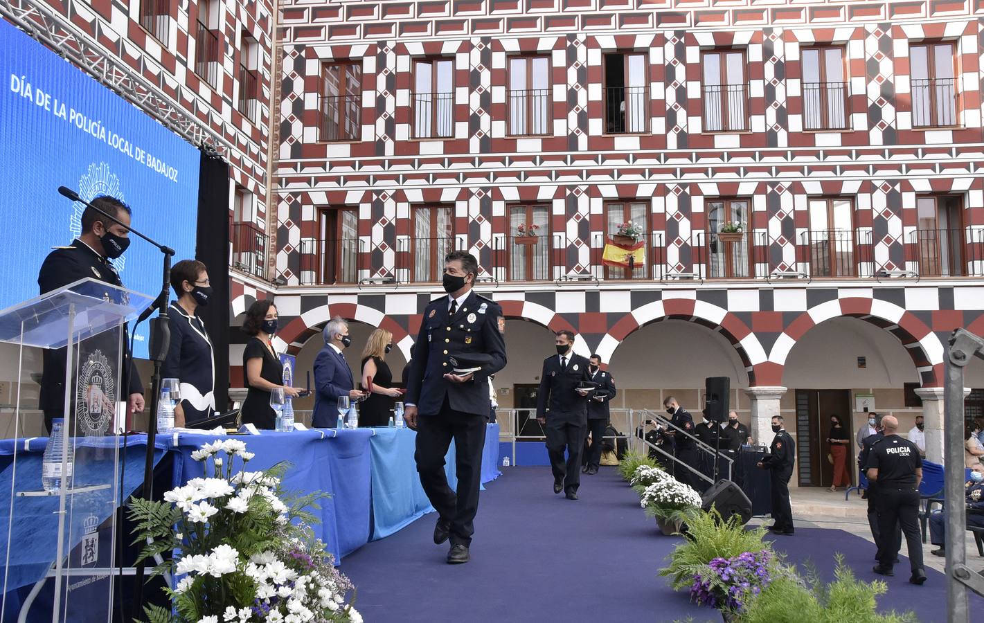 La Policía de Badajoz celebra su día con más de un centenar reconocimientos