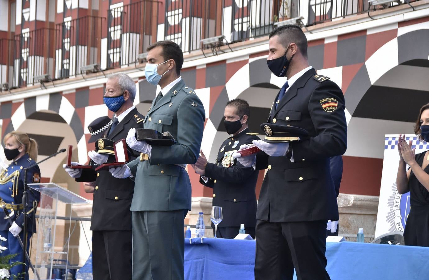 La Policía de Badajoz celebra su día con más de un centenar reconocimientos