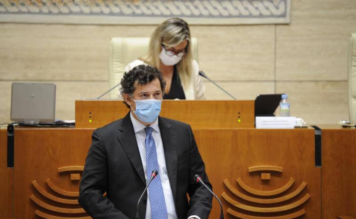 El diputado popular Juan Luis Rodriguez Campos, durante su intervención en la Asamblea. 