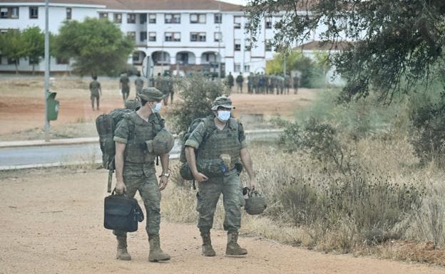 Militares en la base General Menacho ayer. 