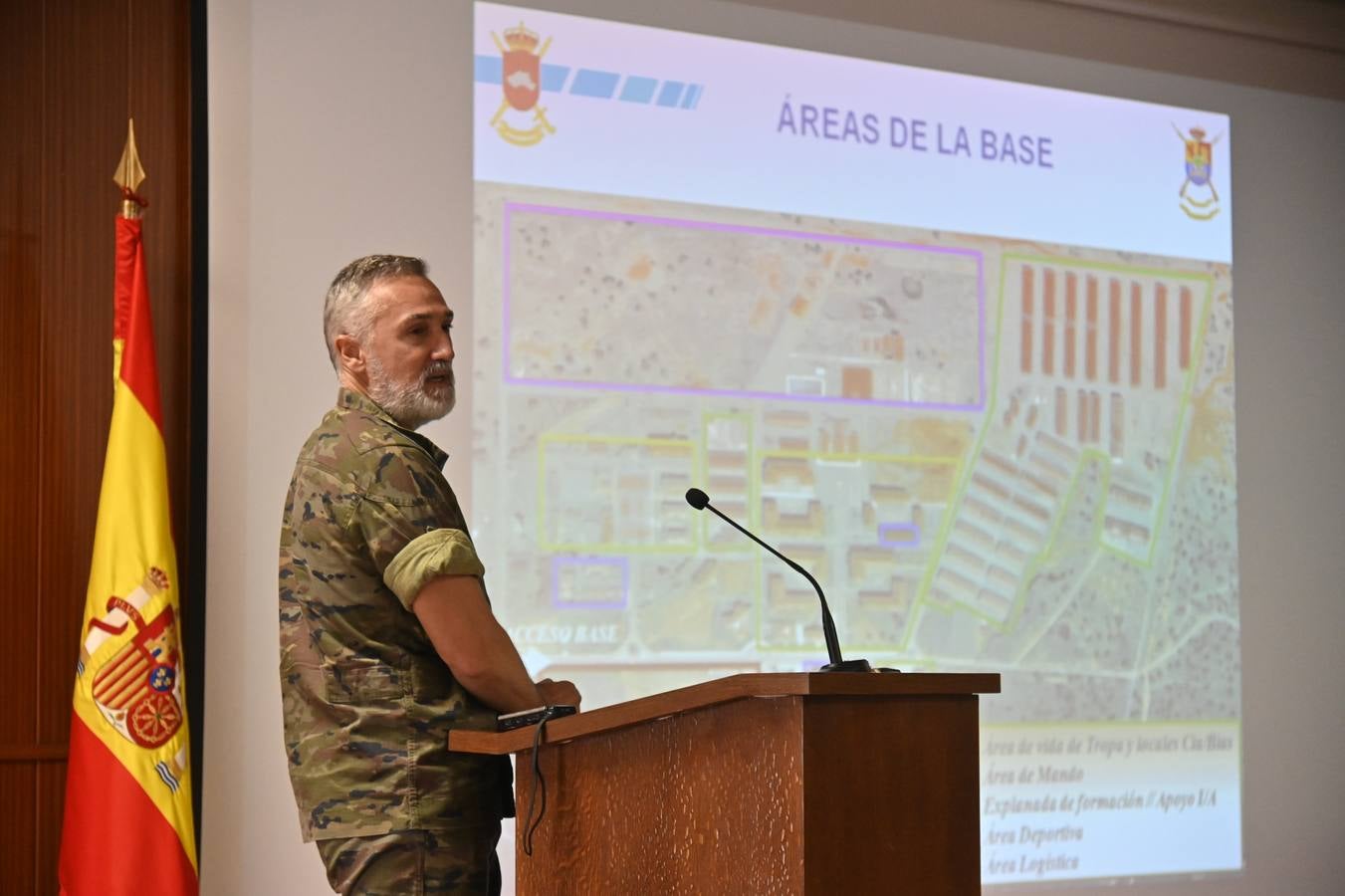 Militares en la base General Menacho