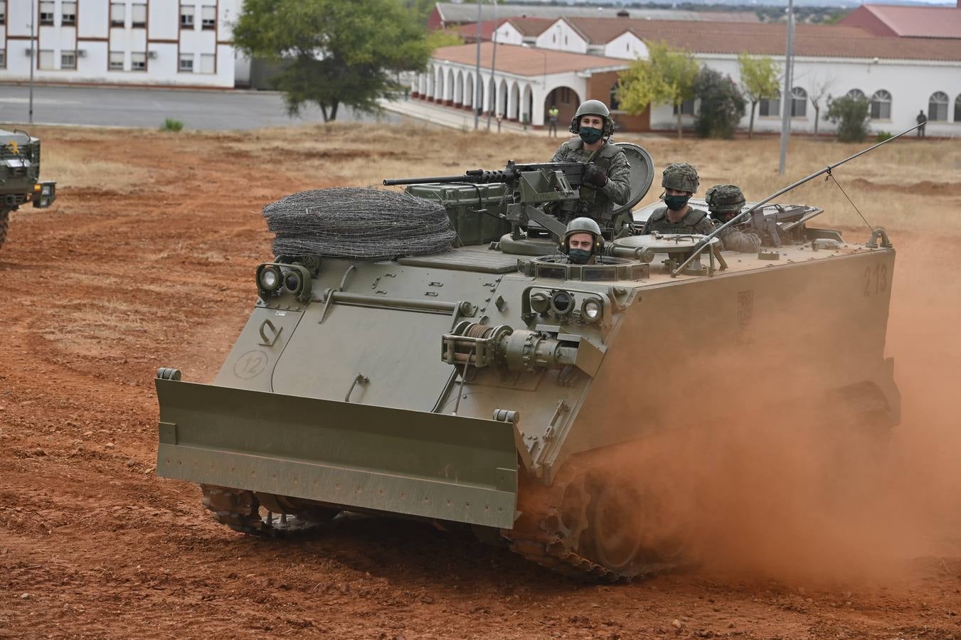 Militares en la base General Menacho