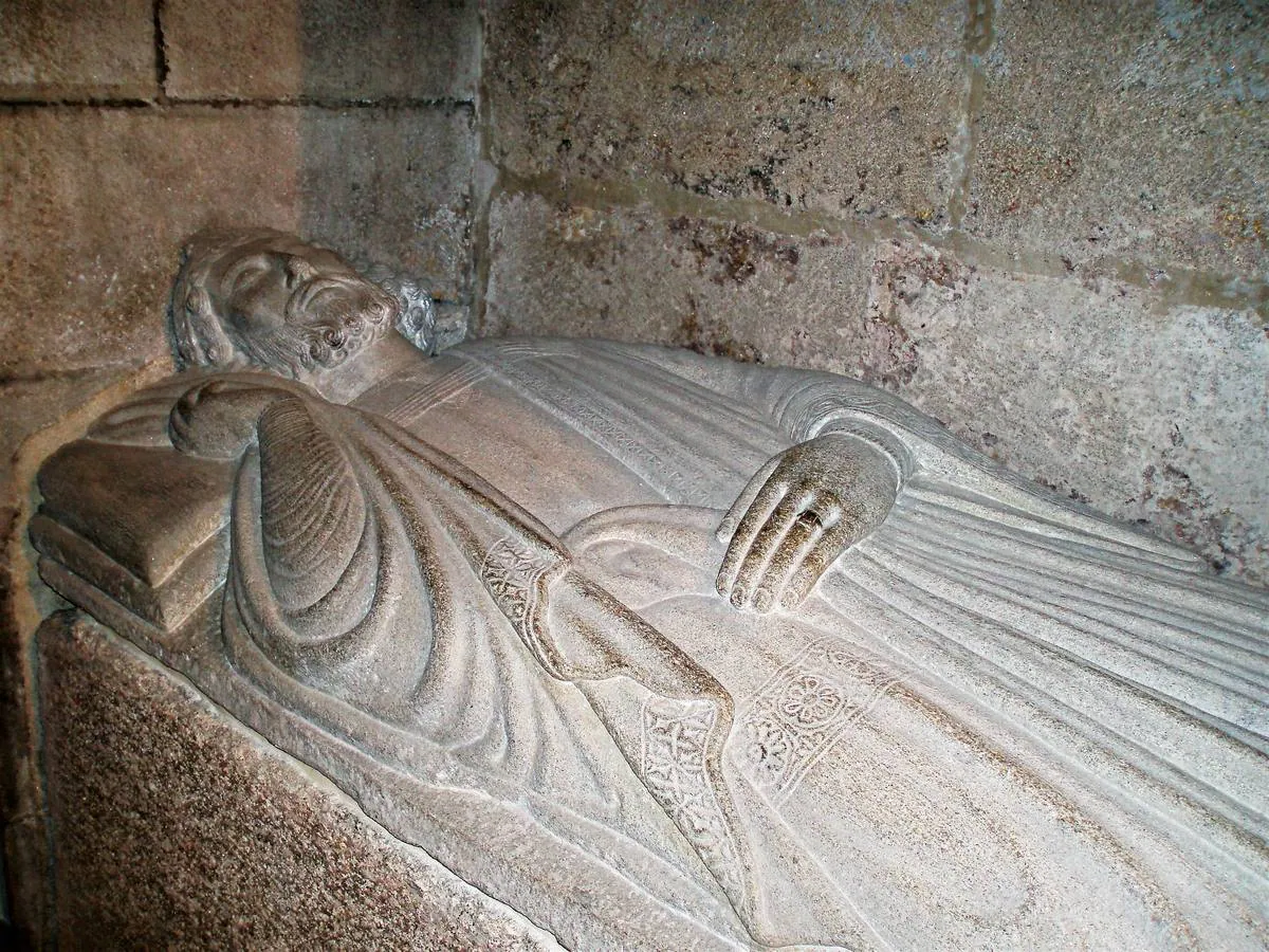 Tumba de Fernando II de León en la catedral de Santiago de Compostela.