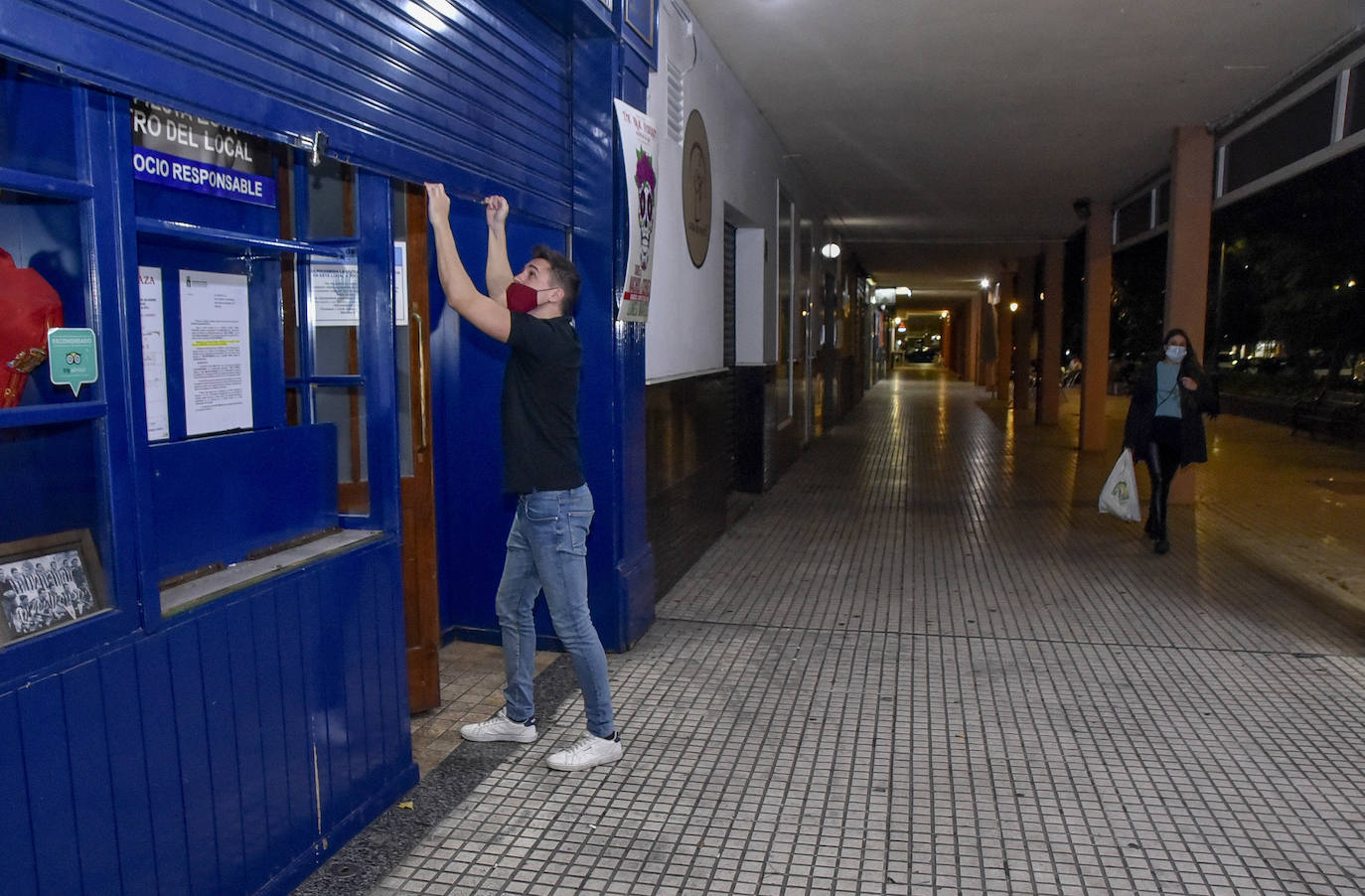 Fotos: Calles vacías en Cáceres y Badajoz por el toque de queda