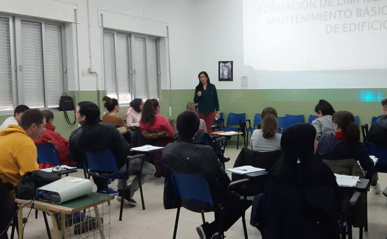 Cocemfe colabora con el Sexpe en la formación de jóvenes desempleados del norte de Cáceres